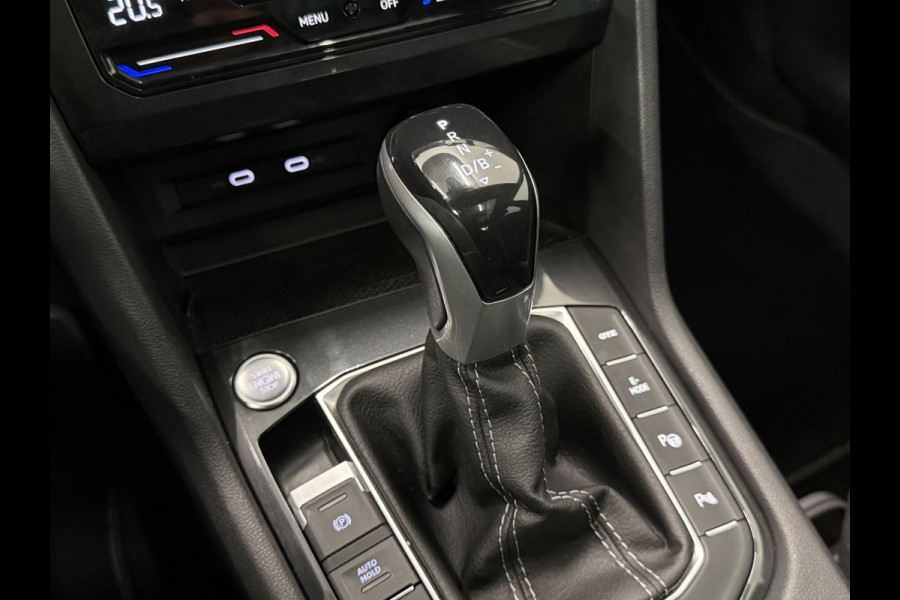 Volkswagen Tiguan 1.4 TSI eHybrid R-Line Business+ Automaat Trekhaak Panoramadak Navigatie IQ Light Stoel en Stuurverwarming Draadloze telefoonlader Digital Cockpit Climate Control Parkeersensoren 19 Inch