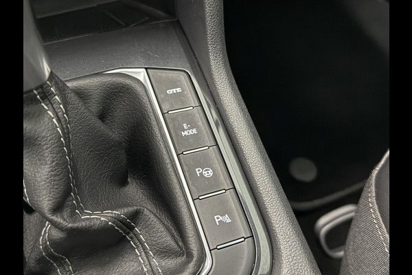 Volkswagen Tiguan 1.4 TSI eHybrid R-Line Business+ Automaat Trekhaak Panoramadak Navigatie IQ Light Stoel en Stuurverwarming Draadloze telefoonlader Digital Cockpit Climate Control Parkeersensoren 19 Inch