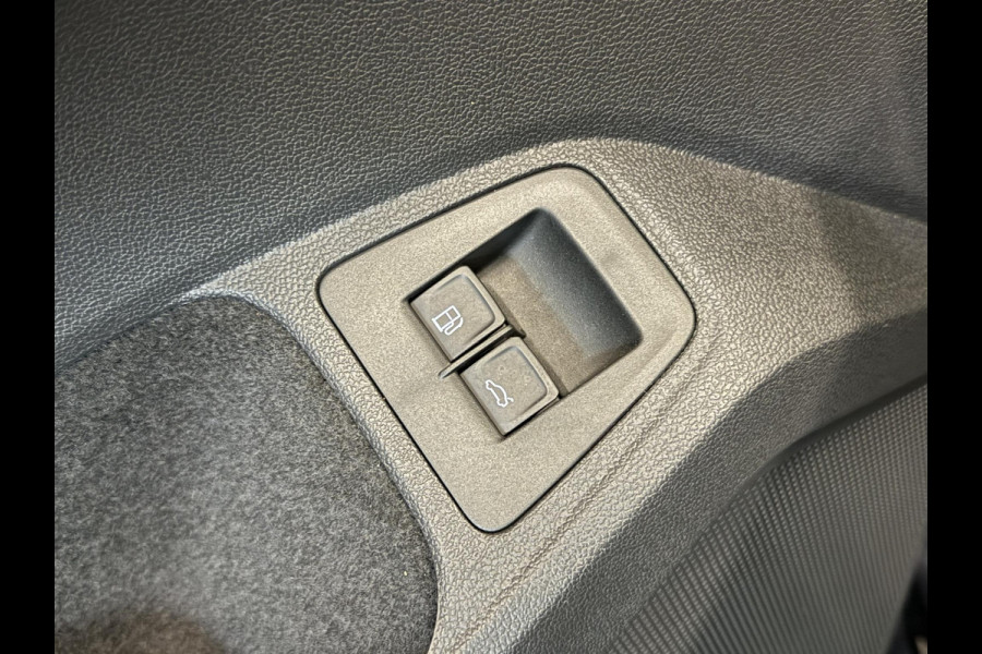 Volkswagen Tiguan 1.4 TSI eHybrid R-Line Business+ Automaat Trekhaak Panoramadak Navigatie IQ Light Stoel en Stuurverwarming Draadloze telefoonlader Digital Cockpit Climate Control Parkeersensoren 19 Inch