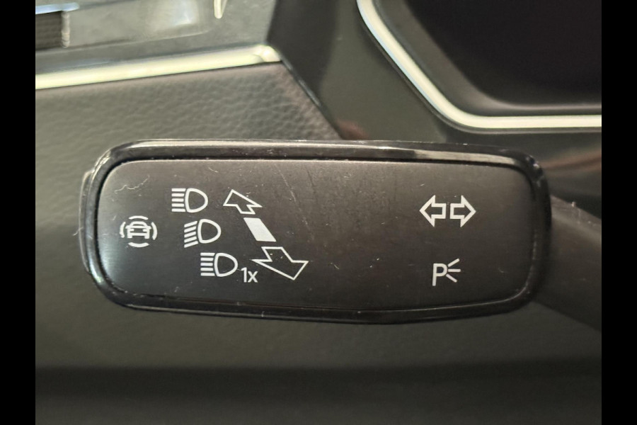 Volkswagen Tiguan 1.4 TSI eHybrid R-Line Business+ Automaat Trekhaak Panoramadak Navigatie IQ Light Stoel en Stuurverwarming Draadloze telefoonlader Digital Cockpit Climate Control Parkeersensoren 19 Inch