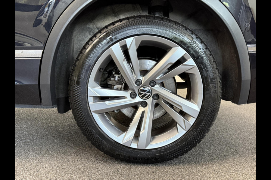 Volkswagen Tiguan 1.4 TSI eHybrid R-Line Business+ Automaat Trekhaak Panoramadak Navigatie IQ Light Stoel en Stuurverwarming Draadloze telefoonlader Digital Cockpit Climate Control Parkeersensoren 19 Inch