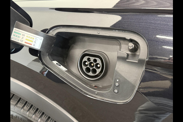 Volkswagen Tiguan 1.4 TSI eHybrid R-Line Business+ Automaat Trekhaak Panoramadak Navigatie IQ Light Stoel en Stuurverwarming Draadloze telefoonlader Digital Cockpit Climate Control Parkeersensoren 19 Inch