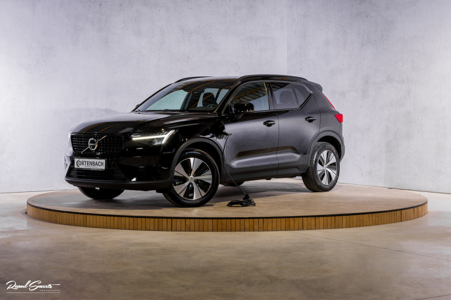 Volvo XC40 1.5 T4 Plug-in hybrid Plus Dark | Zwenkbare trekhaak | Adaptieve cruise | Memory | Haman Kardon | Blis |