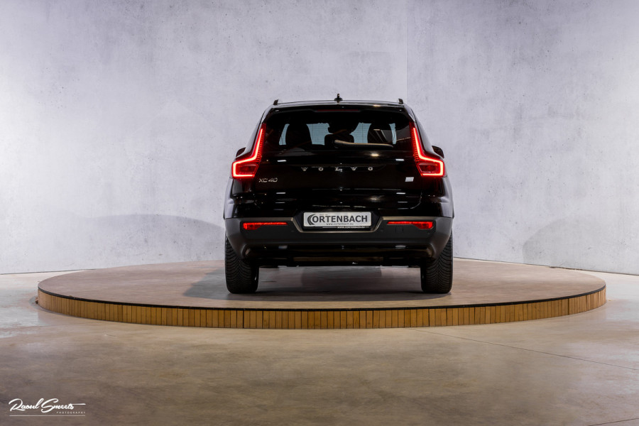 Volvo XC40 1.5 T4 Plug-in hybrid Plus Dark | Zwenkbare trekhaak | Adaptieve cruise | Memory | Haman Kardon | Blis |