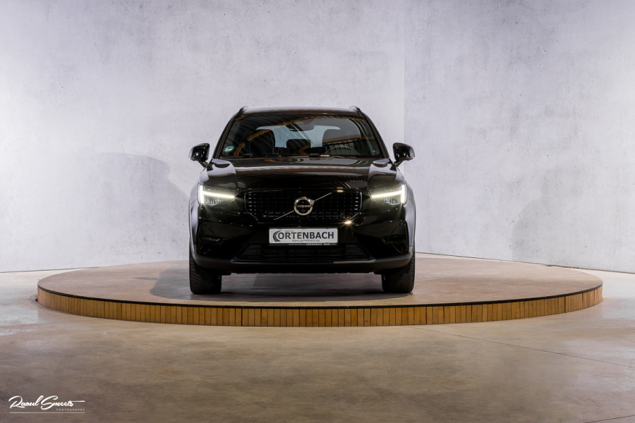 Volvo XC40 1.5 T4 Plug-in hybrid Plus Dark | Zwenkbare trekhaak | Adaptieve cruise | Memory | Haman Kardon | Blis |