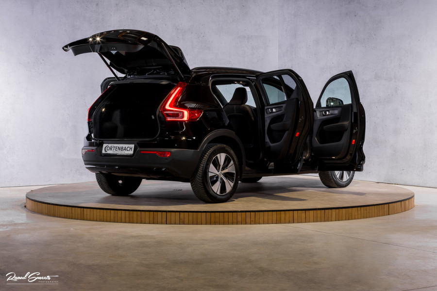 Volvo XC40 1.5 T4 Plug-in hybrid Plus Dark | Zwenkbare trekhaak | Adaptieve cruise | Memory | Haman Kardon | Blis |