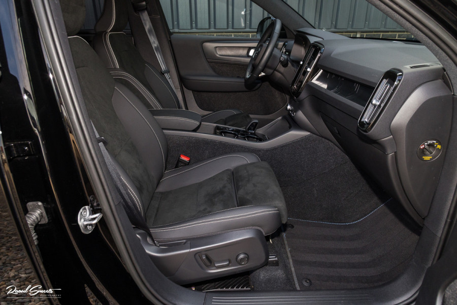 Volvo XC40 1.5 T4 Plug-in hybrid Plus Dark | Zwenkbare trekhaak | Adaptieve cruise | Memory | Haman Kardon | Blis |