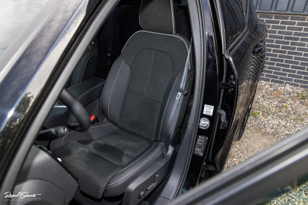 Volvo XC40 1.5 T4 Plug-in hybrid Plus Dark | Zwenkbare trekhaak | Adaptieve cruise | Memory | Haman Kardon | Blis |