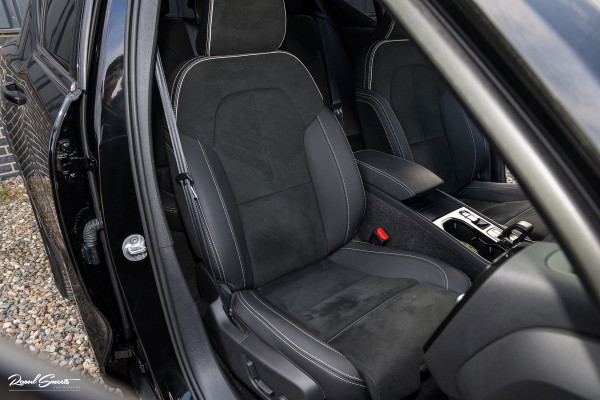 Volvo XC40 1.5 T4 Plug-in hybrid Plus Dark | Zwenkbare trekhaak | Adaptieve cruise | Memory | Haman Kardon | Blis |