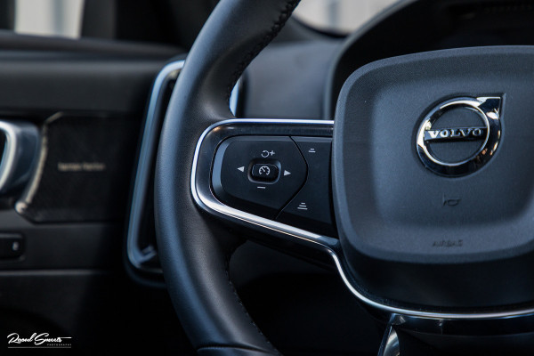 Volvo XC40 1.5 T4 Plug-in hybrid Plus Dark | Zwenkbare trekhaak | Adaptieve cruise | Memory | Haman Kardon | Blis |