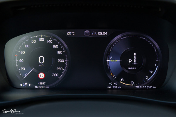 Volvo XC40 1.5 T4 Plug-in hybrid Plus Dark | Zwenkbare trekhaak | Adaptieve cruise | Memory | Haman Kardon | Blis |