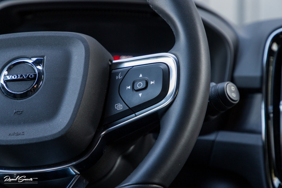 Volvo XC40 1.5 T4 Plug-in hybrid Plus Dark | Zwenkbare trekhaak | Adaptieve cruise | Memory | Haman Kardon | Blis |
