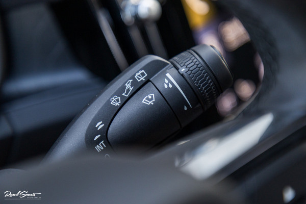 Volvo XC40 1.5 T4 Plug-in hybrid Plus Dark | Zwenkbare trekhaak | Adaptieve cruise | Memory | Haman Kardon | Blis |