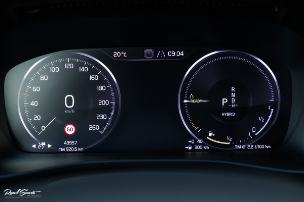 Volvo XC40 1.5 T4 Plug-in hybrid Plus Dark | Zwenkbare trekhaak | Adaptieve cruise | Memory | Haman Kardon | Blis |