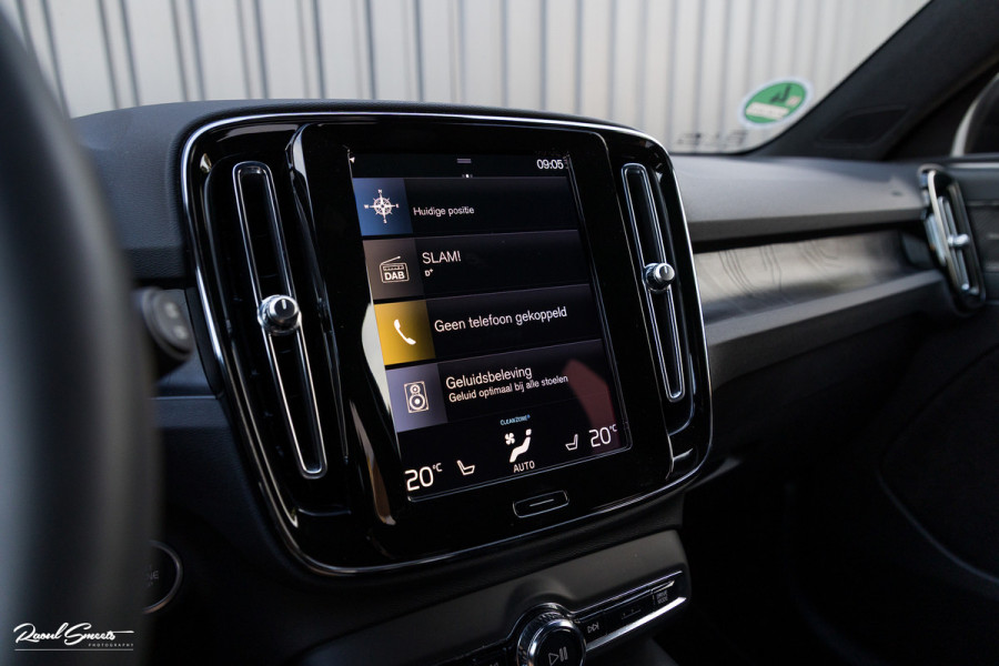 Volvo XC40 1.5 T4 Plug-in hybrid Plus Dark | Zwenkbare trekhaak | Adaptieve cruise | Memory | Haman Kardon | Blis |
