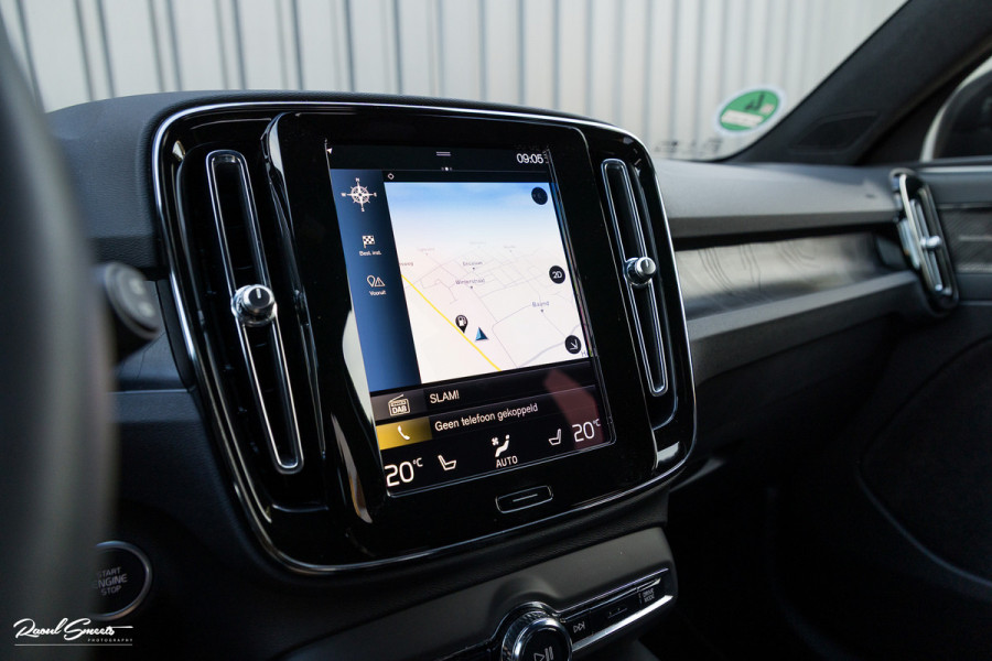 Volvo XC40 1.5 T4 Plug-in hybrid Plus Dark | Zwenkbare trekhaak | Adaptieve cruise | Memory | Haman Kardon | Blis |