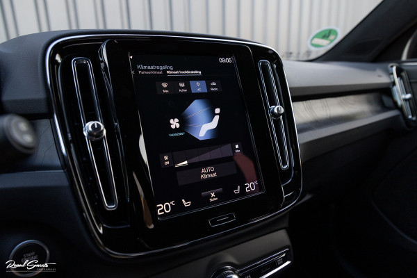 Volvo XC40 1.5 T4 Plug-in hybrid Plus Dark | Zwenkbare trekhaak | Adaptieve cruise | Memory | Haman Kardon | Blis |