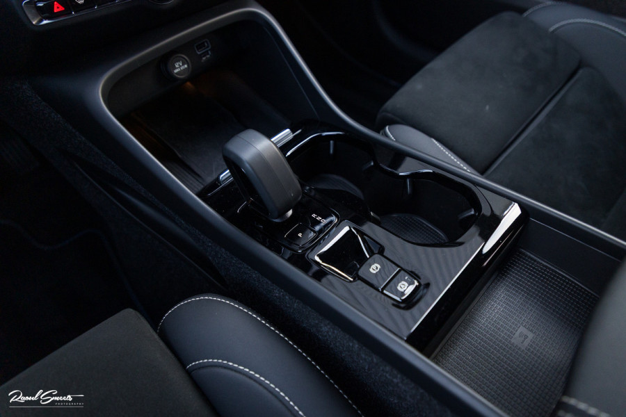Volvo XC40 1.5 T4 Plug-in hybrid Plus Dark | Zwenkbare trekhaak | Adaptieve cruise | Memory | Haman Kardon | Blis |