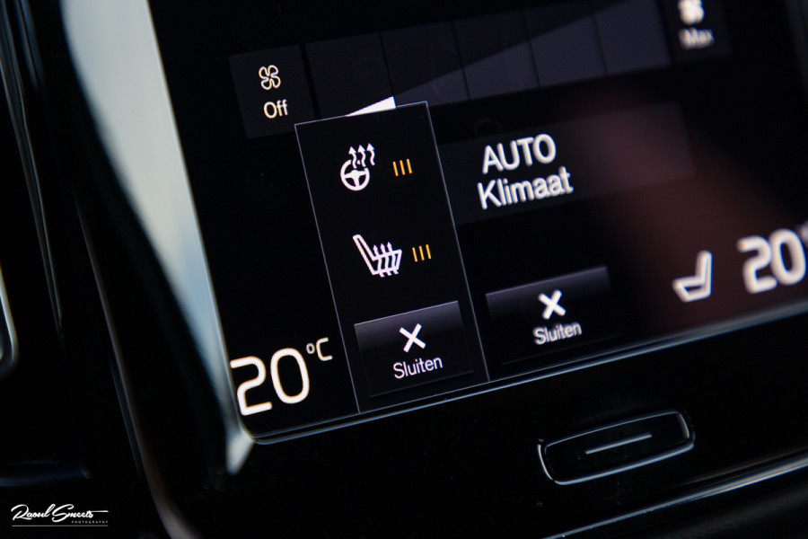 Volvo XC40 1.5 T4 Plug-in hybrid Plus Dark | Zwenkbare trekhaak | Adaptieve cruise | Memory | Haman Kardon | Blis |