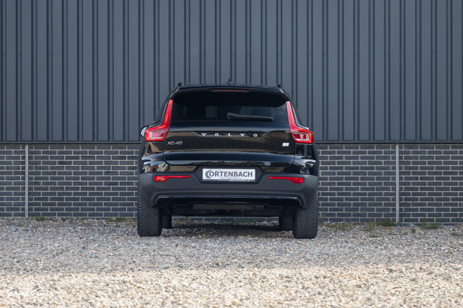 Volvo XC40 1.5 T4 Plug-in hybrid Plus Dark | Zwenkbare trekhaak | Adaptieve cruise | Memory | Haman Kardon | Blis |