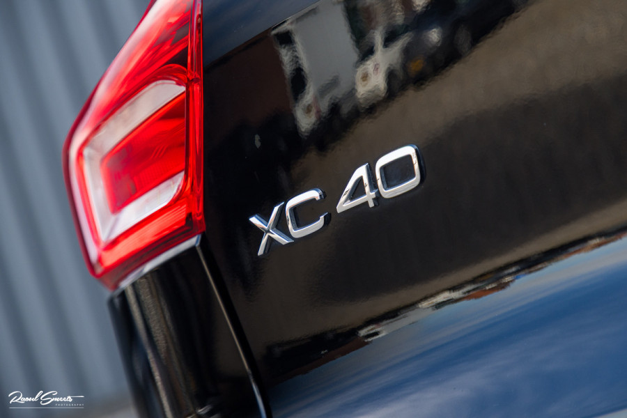 Volvo XC40 1.5 T4 Plug-in hybrid Plus Dark | Zwenkbare trekhaak | Adaptieve cruise | Memory | Haman Kardon | Blis |