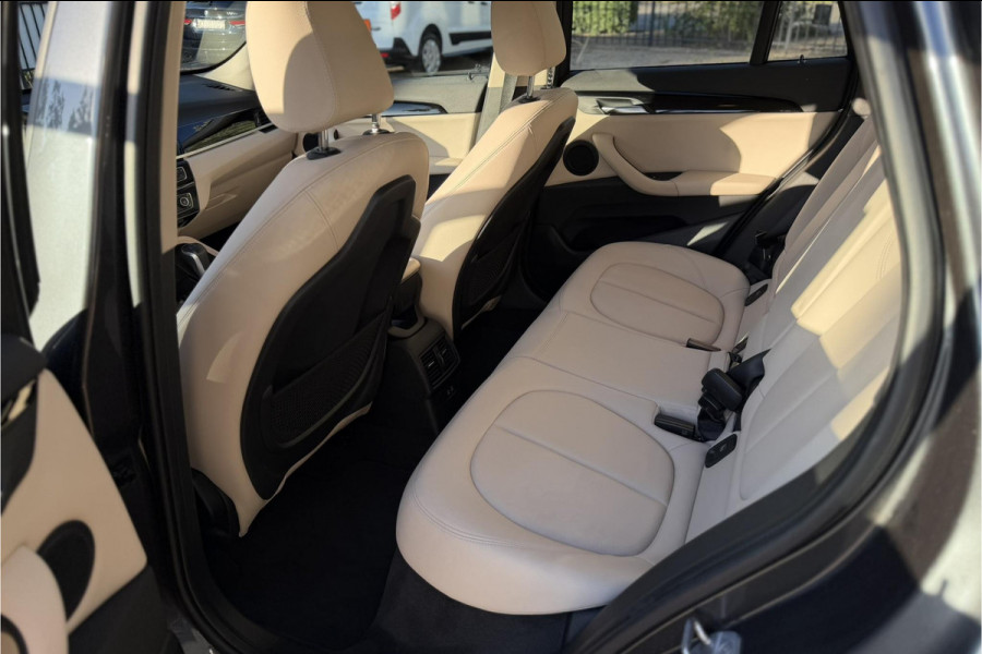 BMW X1 xDrive25e | Leder | Camera | Head-Up | Groot Navi | LED | Elektrische Klep