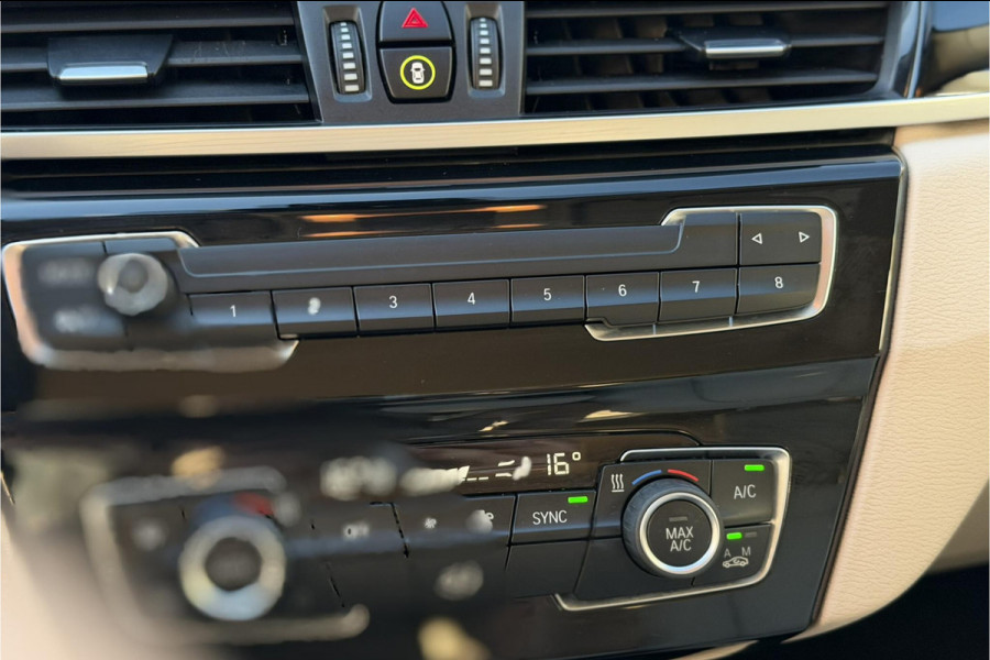 BMW X1 xDrive25e | Leder | Camera | Head-Up | Groot Navi | LED | Elektrische Klep