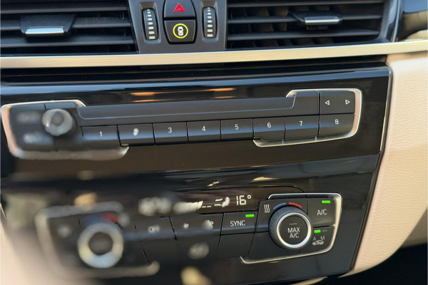 BMW X1 xDrive25e | Leder | Camera | Head-Up | Groot Navi | LED | Elektrische Klep