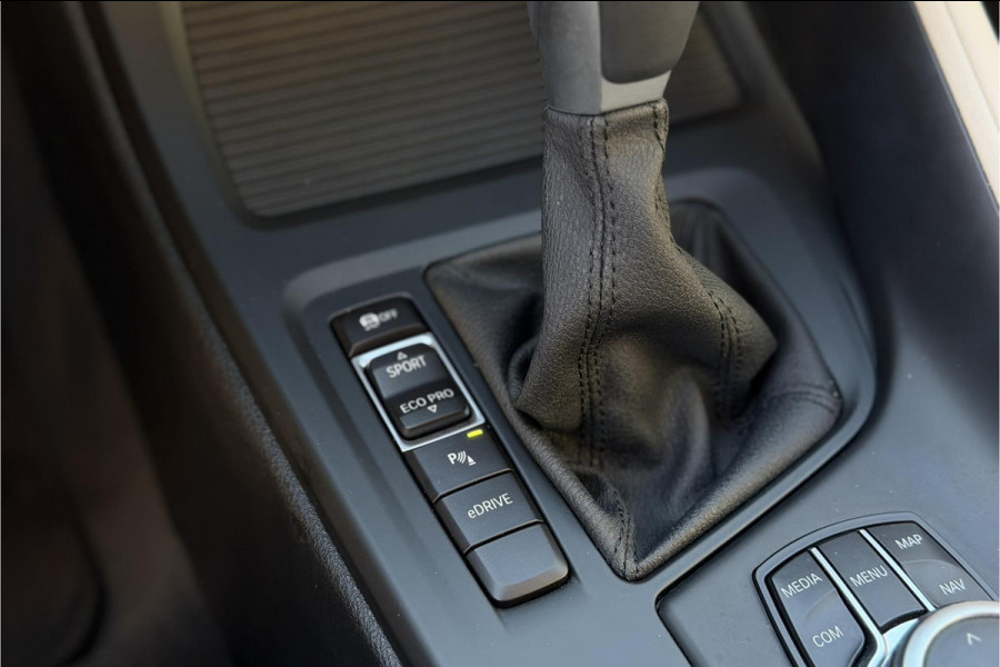 BMW X1 xDrive25e | Leder | Camera | Head-Up | Groot Navi | LED | Elektrische Klep