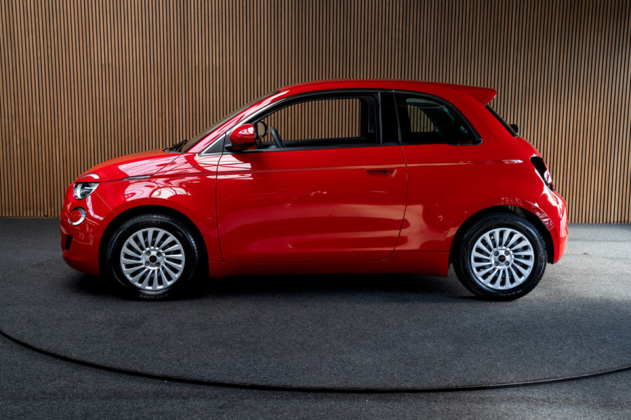 Fiat 500 24 kWh 3- Fase SOH: 93,8% Navi Airco LED Cruise C. Carplay Stoelverwarming LM velgen BTW auto