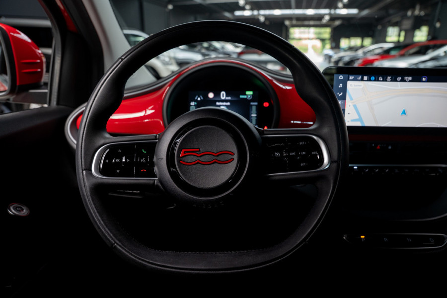 Fiat 500 24 kWh 3- Fase SOH: 93,8% Navi Airco LED Cruise C. Carplay Stoelverwarming LM velgen BTW auto