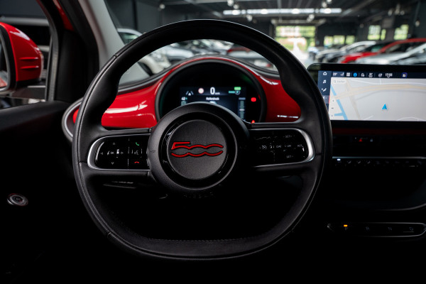 Fiat 500 24 kWh 3- Fase SOH: 93,8% Navi Airco LED Cruise C. Carplay Stoelverwarming LM velgen BTW auto