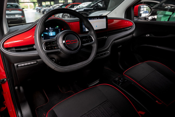 Fiat 500 24 kWh 3- Fase SOH: 93,8% Navi Airco LED Cruise C. Carplay Stoelverwarming LM velgen BTW auto