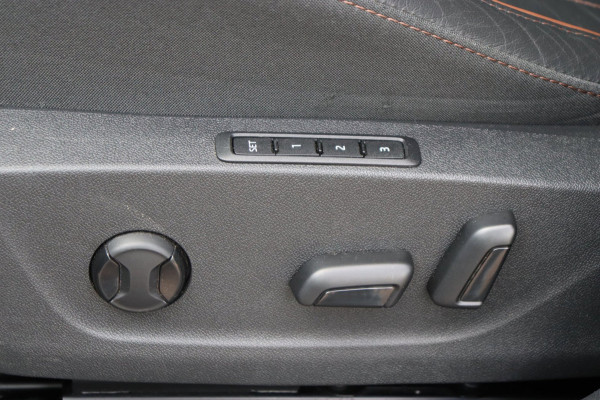 Škoda ENYAQ iV 60 Sportline schuifdak el.trekhaak camera's leer+mem+vw org.NL 93,53% travel assist