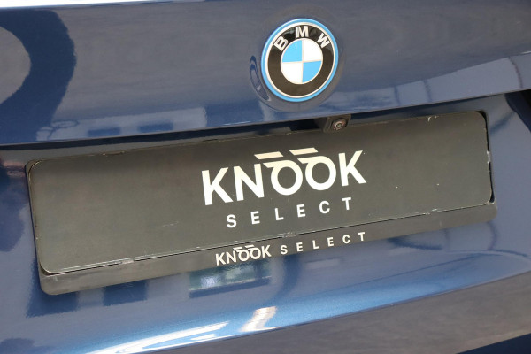 BMW iX3 High Executive M Sport Pakket 80 kWh / Live Cockpit Professional / Active Protection / Driving Assistant Professional / Panoramadak / Trekhaak / Leder / Adaptieve LED-koplamp / Shadow Line / Adaptief Onderstel /  Stuurwielverwarming / Head-Up Display / DAB / Harman Kardon