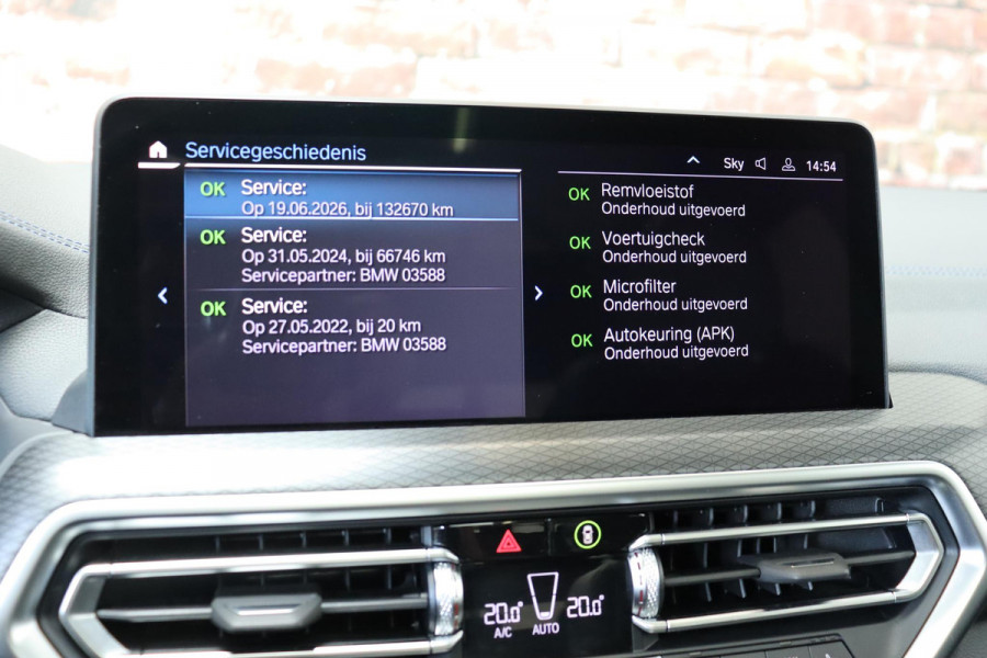 BMW iX3 High Executive M Sport Pakket 80 kWh / Live Cockpit Professional / Active Protection / Driving Assistant Professional / Panoramadak / Trekhaak / Leder / Adaptieve LED-koplamp / Shadow Line / Adaptief Onderstel /  Stuurwielverwarming / Head-Up Display / DAB / Harman Kardon