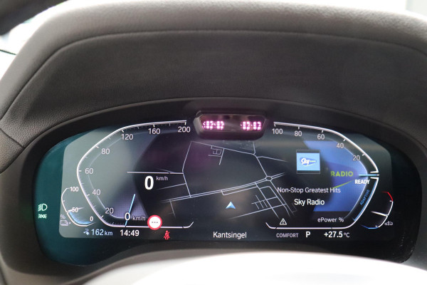 BMW iX3 High Executive M Sport Pakket 80 kWh / Live Cockpit Professional / Active Protection / Driving Assistant Professional / Panoramadak / Trekhaak / Leder / Adaptieve LED-koplamp / Shadow Line / Adaptief Onderstel /  Stuurwielverwarming / Head-Up Display / DAB / Harman Kardon