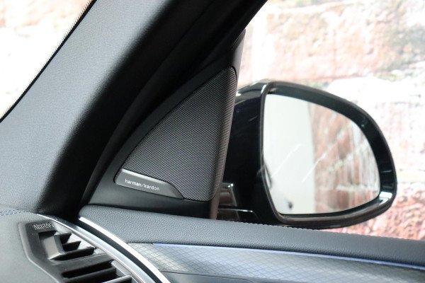 BMW iX3 High Executive M Sport Pakket 80 kWh / Live Cockpit Professional / Active Protection / Driving Assistant Professional / Panoramadak / Trekhaak / Leder / Adaptieve LED-koplamp / Shadow Line / Adaptief Onderstel /  Stuurwielverwarming / Head-Up Display / DAB / Harman Kardon