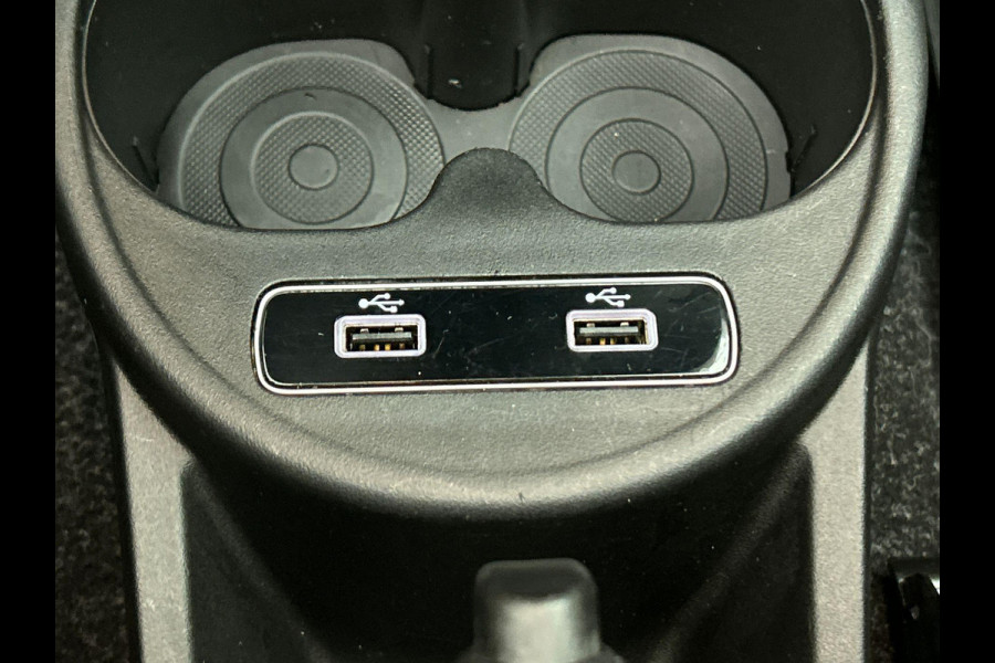 Fiat 500C 1.0 Hybrid Dolcevita Cabriolet Climate Control Sportstoelen Parkeersensoren achter Cruise Control DAB Lichtmetalen Velgen