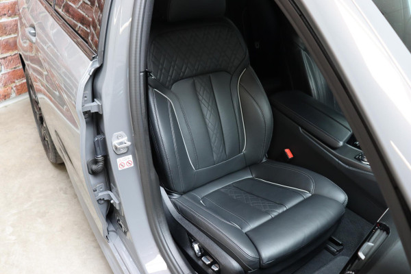 BMW 5 Serie Sedan 530e High Executive M Sport Pakket Automaat / Live Cockpit Professional / Trekhaak / Laserlight / Comfortstoelen / Driving Assistant Professional / 19 Inch / Harman Kardon / Stoelverwarming / DAB / Parkeerhulp Plus / Stoelverwarming / Extra Getint Glas