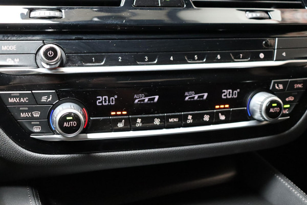 BMW 5 Serie Sedan 530e High Executive M Sport Pakket Automaat / Live Cockpit Professional / Trekhaak / Laserlight / Comfortstoelen / Driving Assistant Professional / 19 Inch / Harman Kardon / Stoelverwarming / DAB / Parkeerhulp Plus / Stoelverwarming / Extra Getint Glas