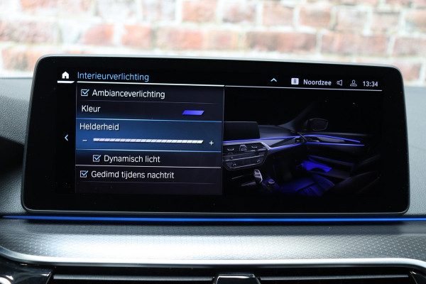BMW 5 Serie Sedan 530e High Executive M Sport Pakket Automaat / Live Cockpit Professional / Trekhaak / Laserlight / Comfortstoelen / Driving Assistant Professional / 19 Inch / Harman Kardon / Stoelverwarming / DAB / Parkeerhulp Plus / Stoelverwarming / Extra Getint Glas