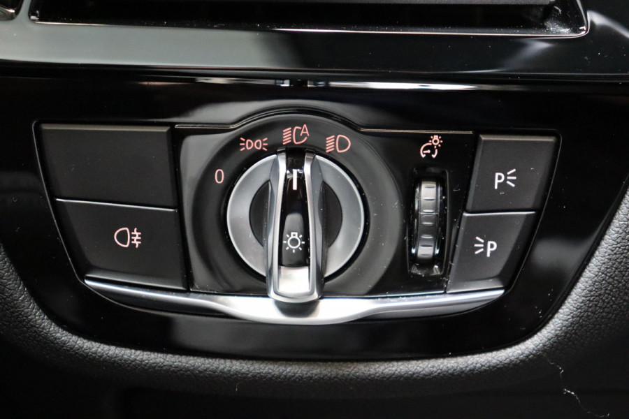 BMW 5 Serie Sedan 530e High Executive M Sport Pakket Automaat / Live Cockpit Professional / Trekhaak / Laserlight / Comfortstoelen / Driving Assistant Professional / 19 Inch / Harman Kardon / Stoelverwarming / DAB / Parkeerhulp Plus / Stoelverwarming / Extra Getint Glas