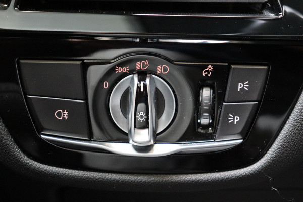 BMW 5 Serie Sedan 530e High Executive M Sport Pakket Automaat / Live Cockpit Professional / Trekhaak / Laserlight / Comfortstoelen / Driving Assistant Professional / 19 Inch / Harman Kardon / Stoelverwarming / DAB / Parkeerhulp Plus / Stoelverwarming / Extra Getint Glas