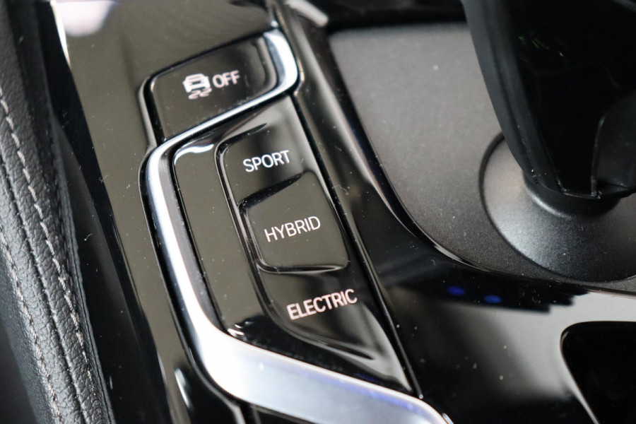 BMW 5 Serie Sedan 530e High Executive M Sport Pakket Automaat / Live Cockpit Professional / Trekhaak / Laserlight / Comfortstoelen / Driving Assistant Professional / 19 Inch / Harman Kardon / Stoelverwarming / DAB / Parkeerhulp Plus / Stoelverwarming / Extra Getint Glas