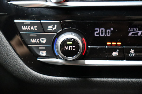 BMW 5 Serie Sedan 530e High Executive M Sport Pakket Automaat / Live Cockpit Professional / Trekhaak / Laserlight / Comfortstoelen / Driving Assistant Professional / 19 Inch / Harman Kardon / Stoelverwarming / DAB / Parkeerhulp Plus / Stoelverwarming / Extra Getint Glas