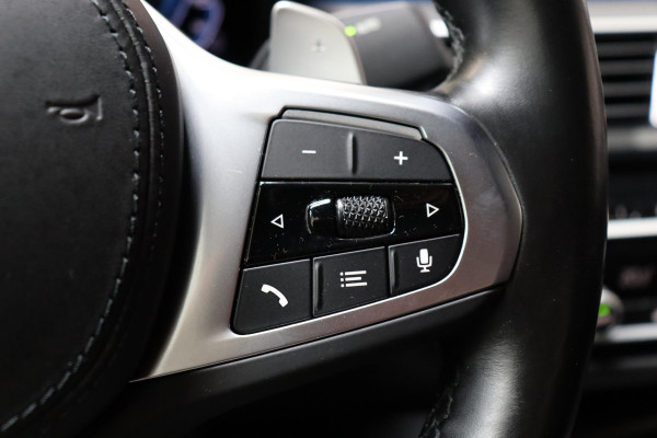BMW 5 Serie Sedan 530e High Executive M Sport Pakket Automaat / Live Cockpit Professional / Trekhaak / Laserlight / Comfortstoelen / Driving Assistant Professional / 19 Inch / Harman Kardon / Stoelverwarming / DAB / Parkeerhulp Plus / Stoelverwarming / Extra Getint Glas