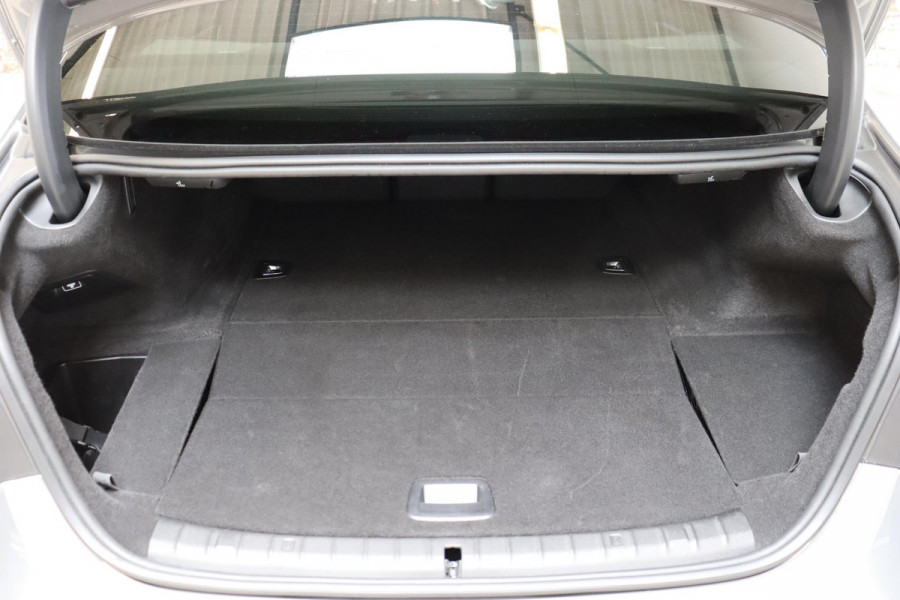 BMW 5 Serie Sedan 530e High Executive M Sport Pakket Automaat / Live Cockpit Professional / Trekhaak / Laserlight / Comfortstoelen / Driving Assistant Professional / 19 Inch / Harman Kardon / Stoelverwarming / DAB / Parkeerhulp Plus / Stoelverwarming / Extra Getint Glas