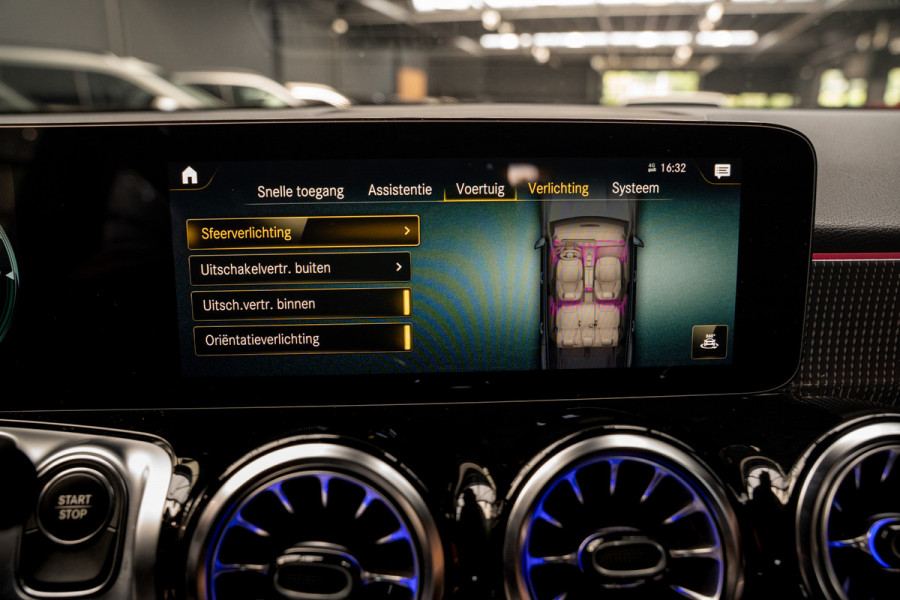 Mercedes-Benz EQB 250 Leer Navi 360° Camera Stoelverwarming PTS LM velgen Zwarte binnenhemel Elektr. bedienbare achterklep BTW auto!  SOH: 96,9%