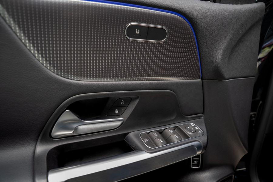 Mercedes-Benz EQB 250 Leer Navi 360° Camera Stoelverwarming PTS LM velgen Zwarte binnenhemel Elektr. bedienbare achterklep BTW auto!  SOH: 96,9%